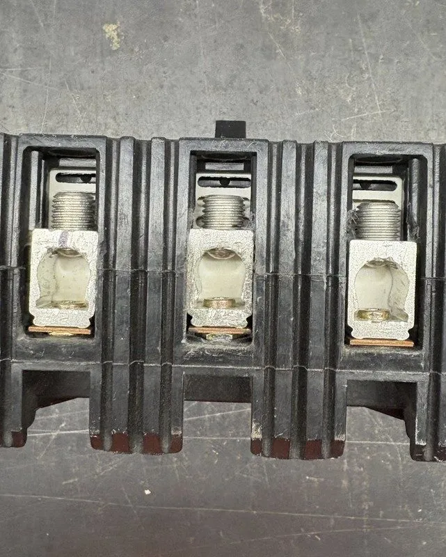 Автоматический выключатель SQUARE D FCP34100 THERMAL-MAGNETIC 3P 100 AMP 480V CI — фото лота 4