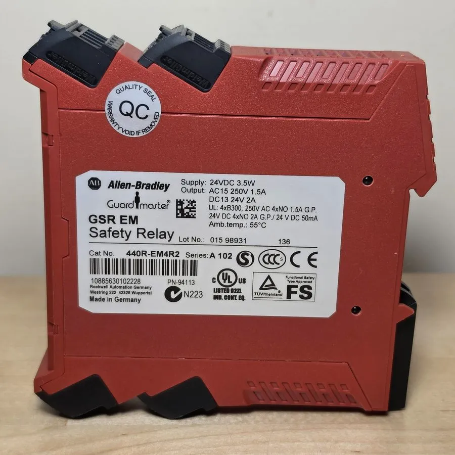 Реле безопасности Allen-Bradley Guardmaster GSR EM Safety Relay 440R-EM4R2 Ser A