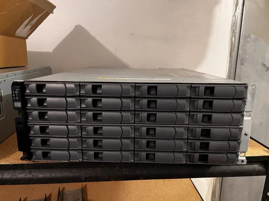 Дисковая полка NetApp DS4246 24Bay 4U Disk Shelf with 24x 4TB SAS 96 TB IN TOTAL