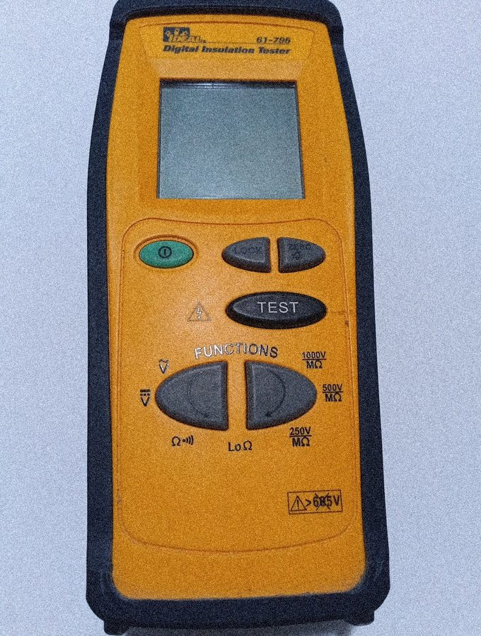 Тестер Ideal 61-795 Insulation Tester / Megohm Meter plus Voltage Meter — фото лота 1