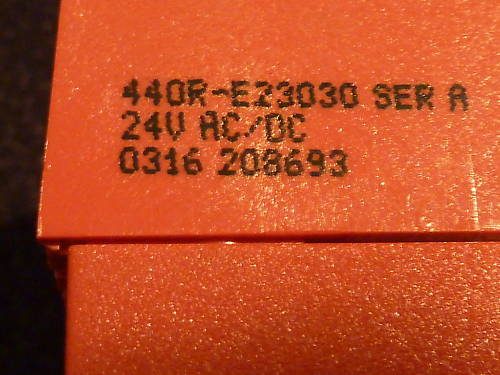 Реле безопасности Allen Bradley 440R-E23030 24V AC/DC Minotaur MSR8T Safety Rela