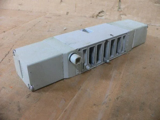 Электромагнитный клапан Numatics 122BB500M000061 24VDC Pneumatic Solenoid Direct