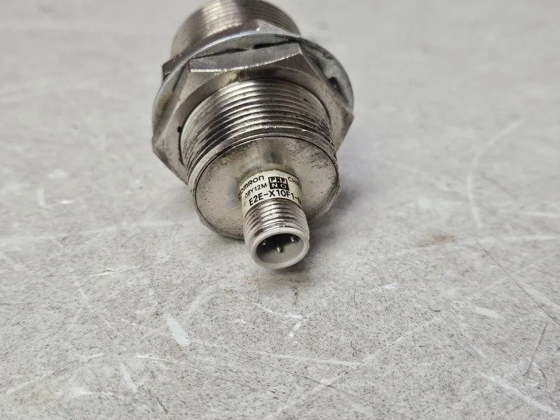 Датчик приближения Omron E2E-X10F1-M1 Proximity Sensor Switch