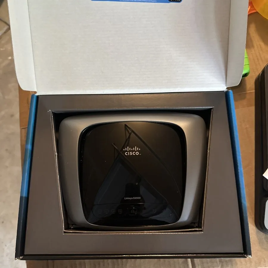Маршрутизатор Cisco Linksys E2000 Wireless N Router 300 Mbps 4-Port Gigabit