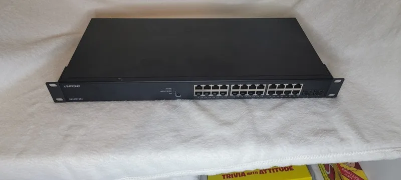 IIoT-устройство Lantronix SM24TAT2SA 24 Port Gigabit PoE+ Smart Managed Switch 3