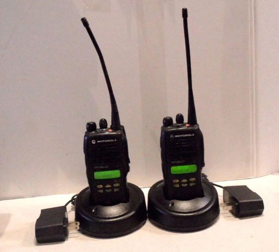 Радиостанция Motorola HT1250 LS+ UHF 450-512MHz 4W 16CH Two Way Radio AAH25SDH9D