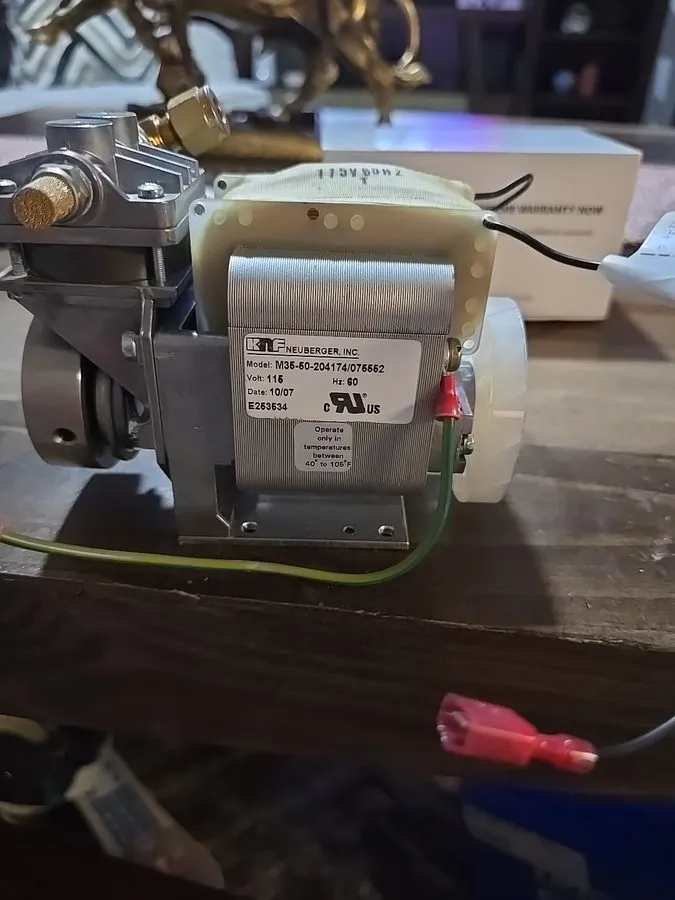 Насос KNF Neuberger NPK09-9 .90Vacuum PumpVacuum Pump — фото лота 1