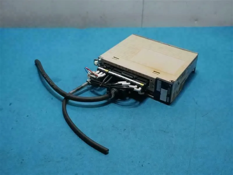 Сервопривод Yaskawa SGDV-1R6A01B Servopack