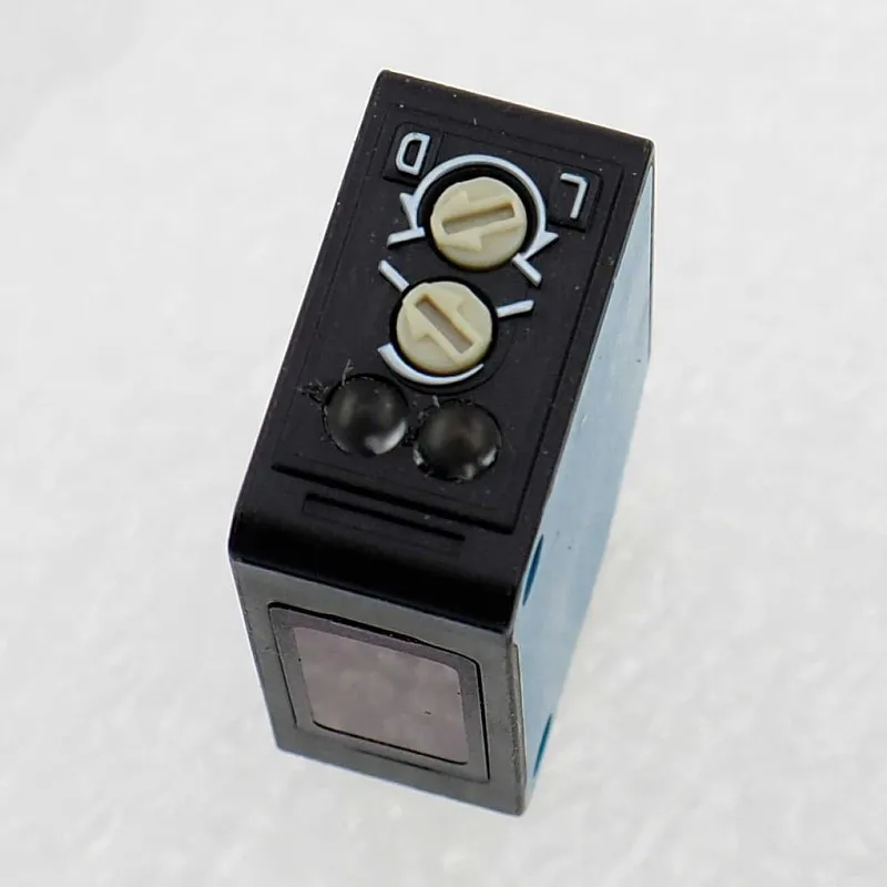 Фотоэлектрический датчик SICK WL100-P3430 Miniature Photoelectric Sensor