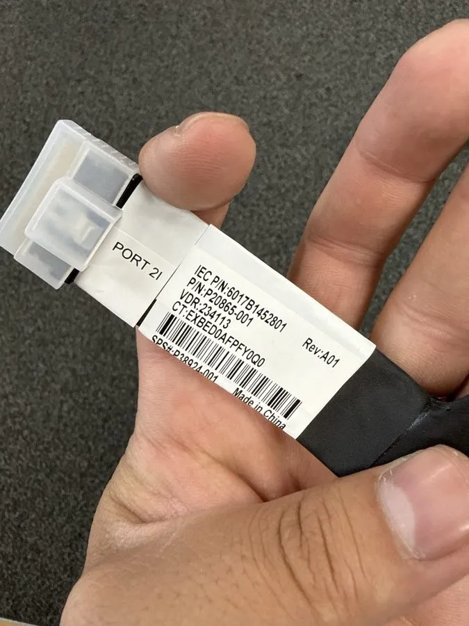 SSD-накопитель HPE ProLiant Gen10+ Tri-Mode NVMe Cable P20863 P20864 P20865 — фото лота 1