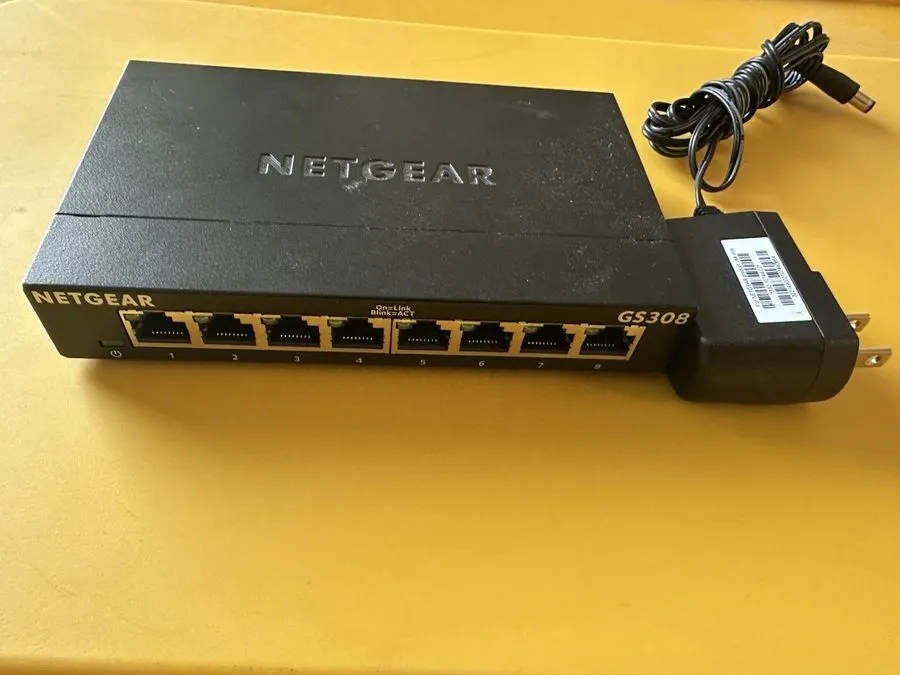 Коммутатор NETGEAR GS308v3 Black 8-Port Gigabit Ethernet Unmanaged Switch — фото лота 1