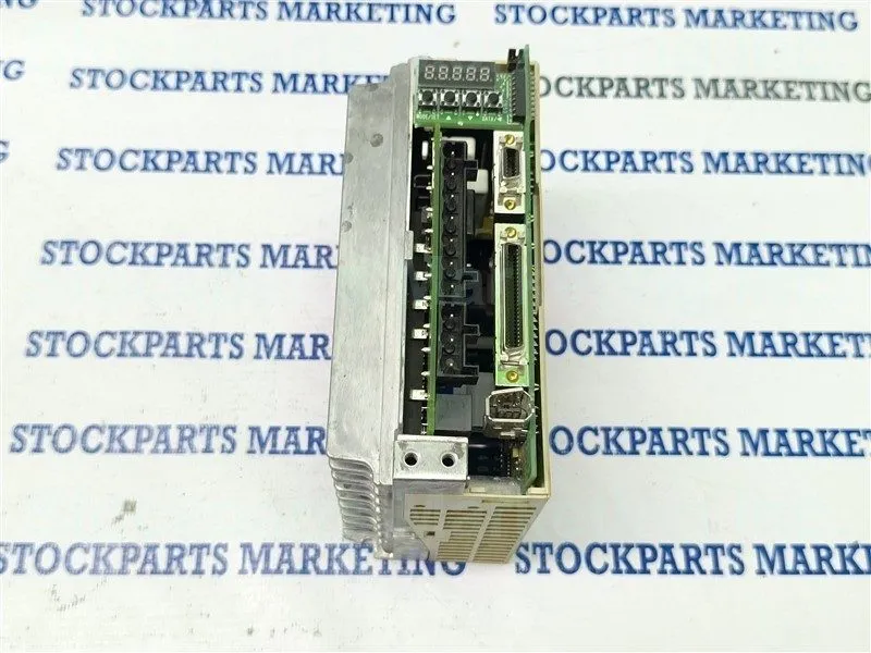 Сервопривод YASKAWA SGDS-04A01A SERVOPACK DRIVE 3PH 0-230V 0-300Hz 2.8A 400W