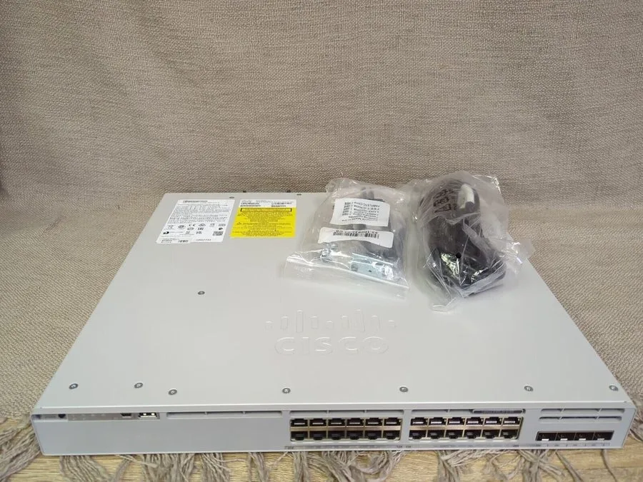 Коммутатор Cisco Catalyst C9300L-24T-4X-A 24-Port Data Switch