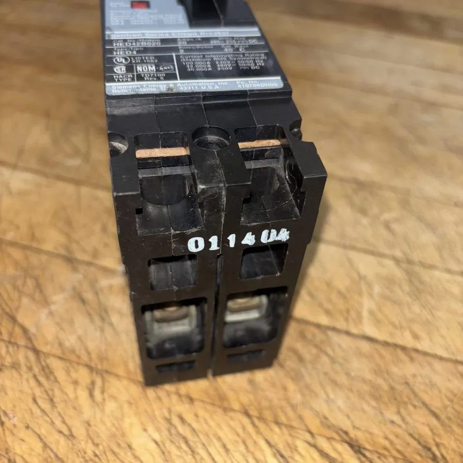 Автоматический выключатель SIEMENS 20 AMP SENTRON SERIES CIRCUIT BREAKER 480 VAC — фото лота 1