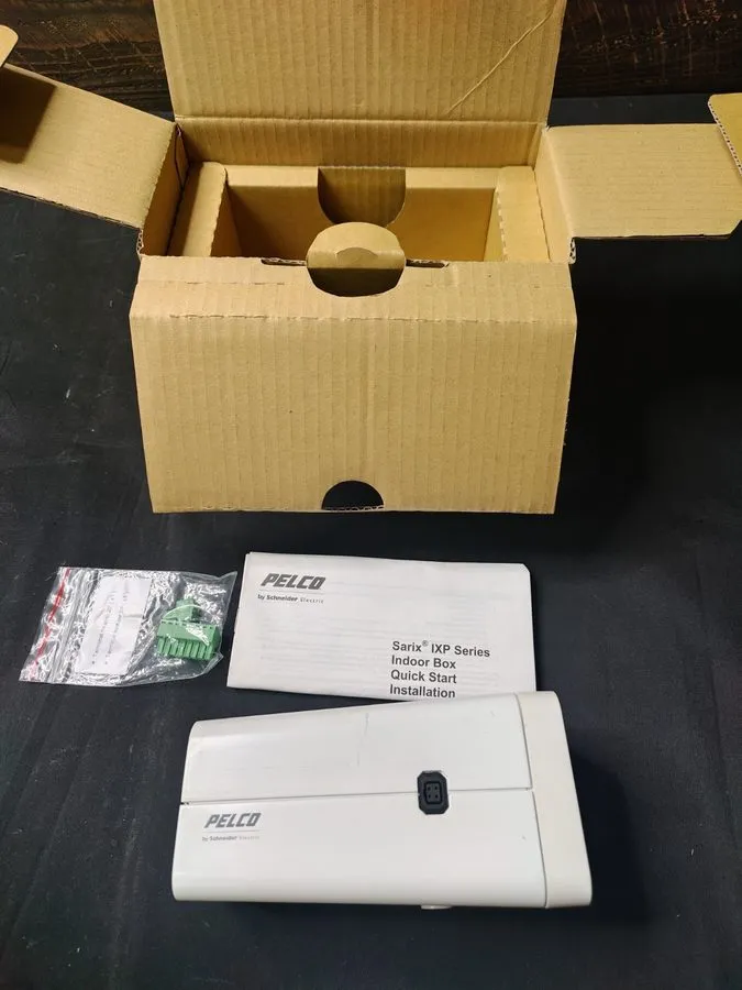 Камера Pelco IXP31 Sarix 3 MP H.264 Indoor Day/Night Fixed Box IP Camera (no len