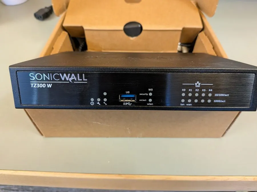 Межсетевой экран SONICWALL TZ300 W APL28-0B5 NETWORK SECURITY FIREWALL APPLIANCE