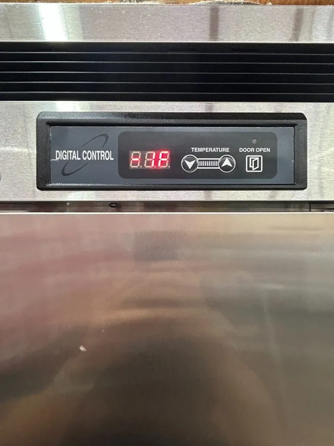 Морозильный шкаф Maxx Cold MCF-49FDHC, SS 2 Door Reach-In Freezer, Bottom Mount