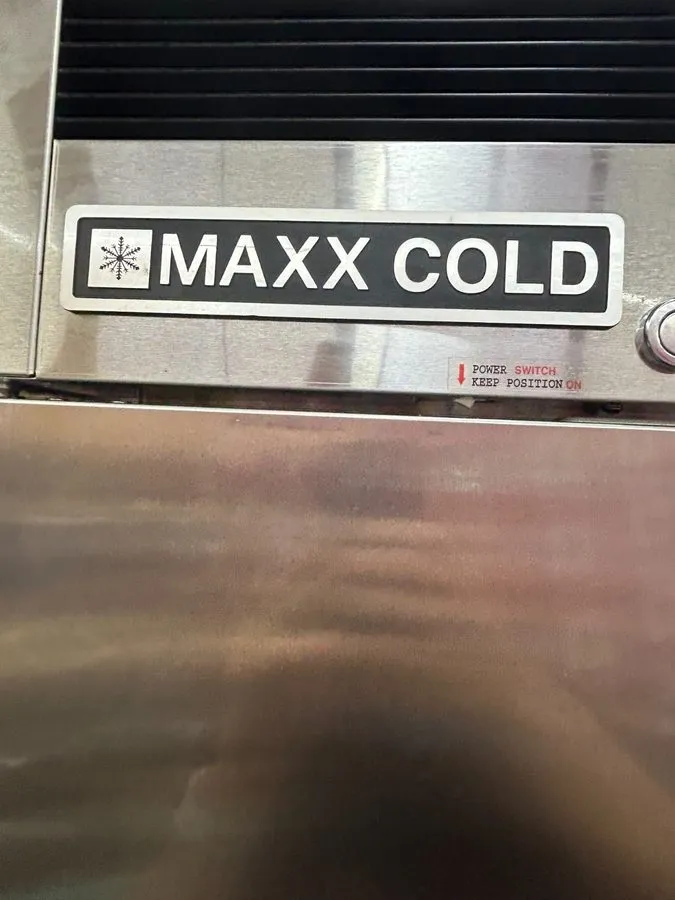 Морозильный шкаф Maxx Cold MCF-49FDHC, SS 2 Door Reach-In Freezer, Bottom Mount — фото лота 2
