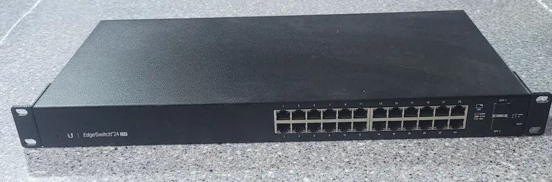 Коммутатор Ubiquiti Networks ES-24-LITE 24 Port Rack Mountable Ethernet Switch