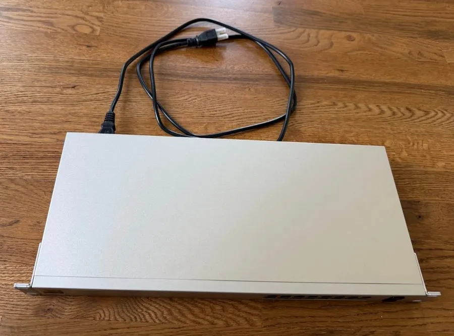 Коммутатор Ubiquiti UniFi USW-16-PoE 16-Port Gigabit PoE Fully Managed Rackmount