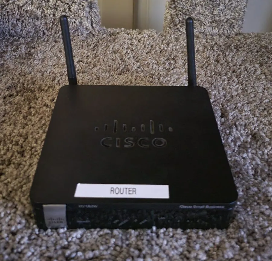 Маршрутизатор Cisco RV180W 4-PORT Wireless-N Multifunction Small Business VPN Ro