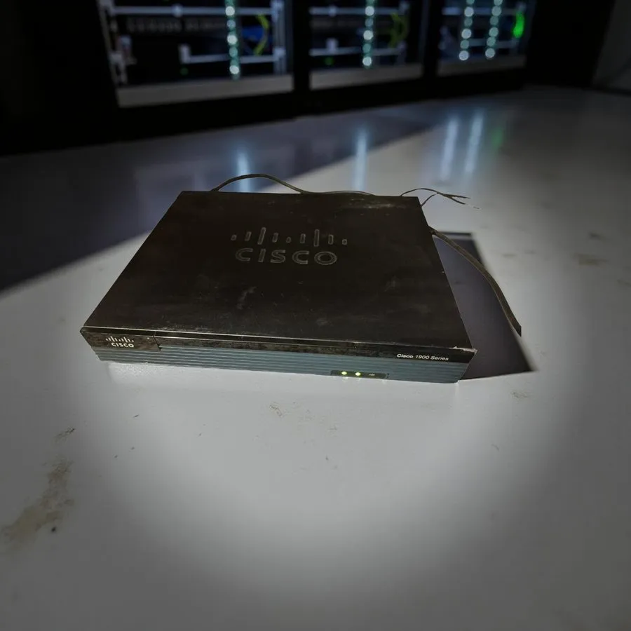 Маршрутизатор Cisco 1900 Series Model 1921 Gigabit Ethernet Service Router
