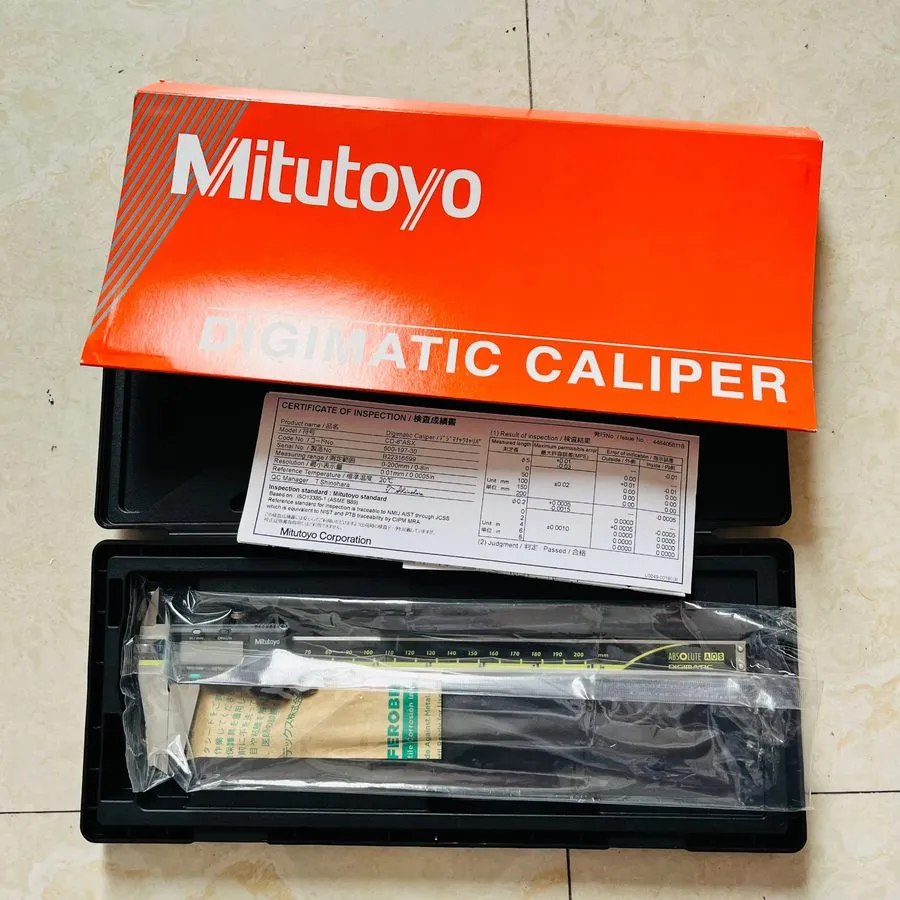 Штангенциркуль 500-197-30 Mitutoyo 200mm/0-8" Absolute Digital Digimatic Vernier