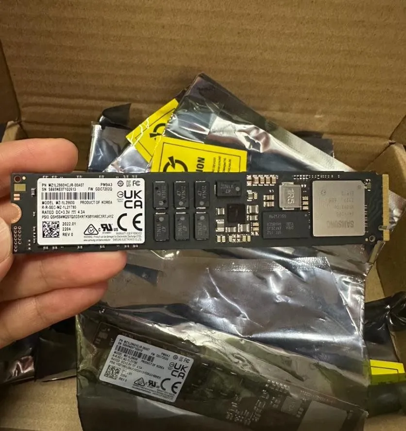 SSD-накопитель Samsung PM9A3 M.2 22x110mm 960GB PCIe 4.0 x4 NVMe SSD MZ1L2960HCJ