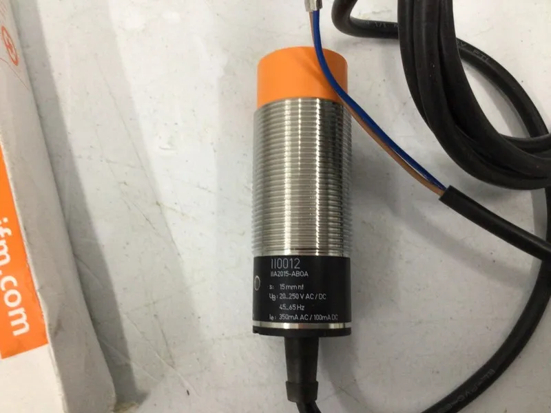 Датчик приближения IFM II0012 Proximity Sensor,Inductive,N.O.,15Mm 20-250V AC 2  — фото лота 1