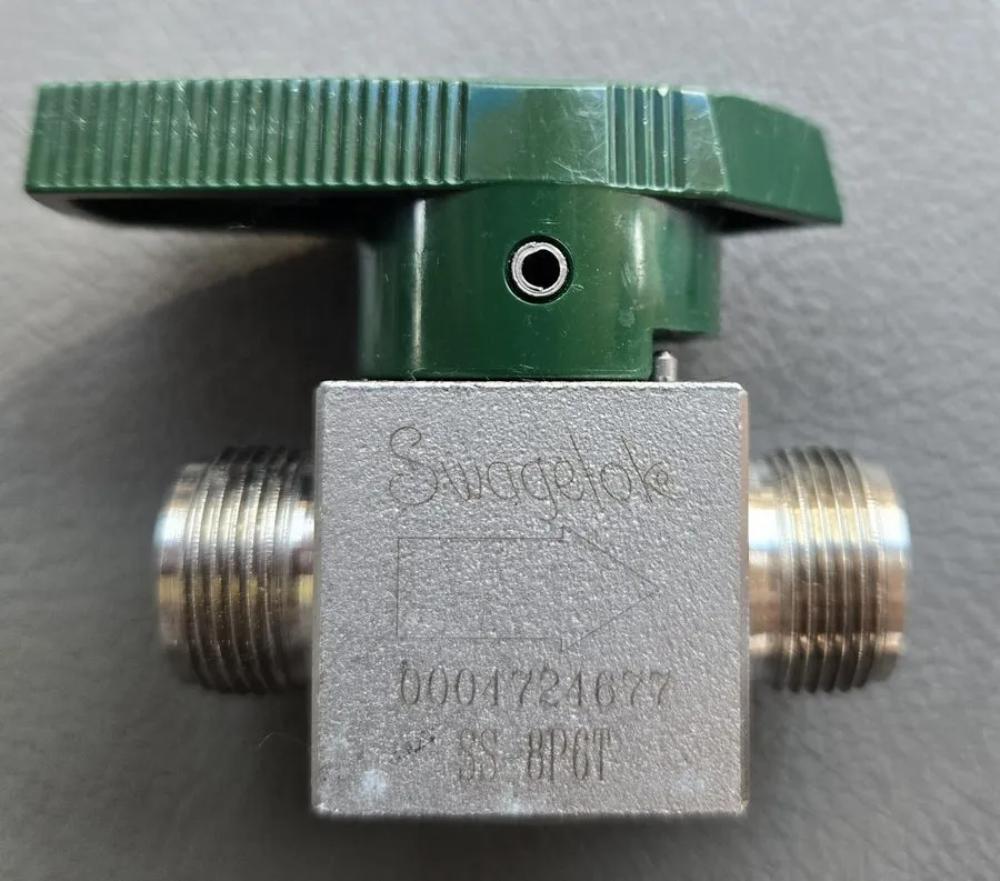 Клапан Swagelok SS-8P6T Stainless Steel 1/2 inch Valve Green
