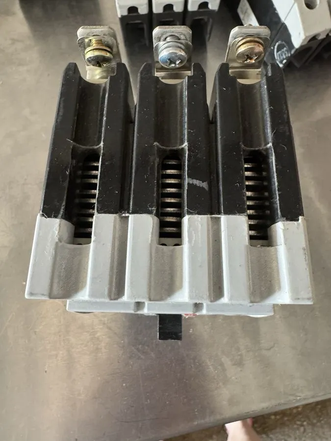 Автоматический выключатель GE TEYL3040B 3 Pole 40 Amp 480V Circuit Breaker Shunt