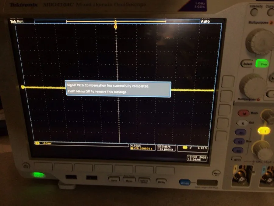 Осциллограф Tektronix MDO4104C 1GHz, 4Ch. 5GS/s Mixed Domain Oscilloscope — фото лота 2
