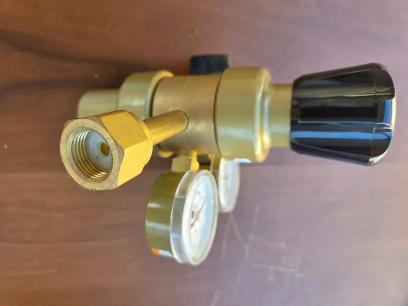 Трубопроводная арматура VWR Scientific 55850-480 CO2 Multistage Gas Regulator CG