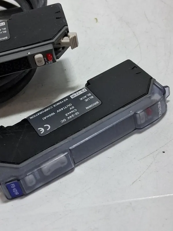 Датчик keyence FS-V21R Fiber Optic Sensor Amplifier