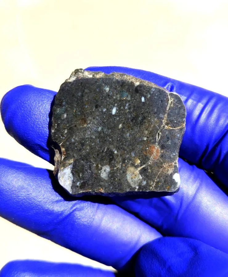 Лабораторный прибор NWA 16484 Blue Lunar Meteorite 7.594g Slice Rare Fragmental  — фото лота 2