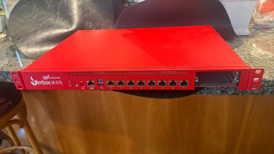 Межсетевой экран WatchGuard Firebox M370 WL6AE8 8-Port Network Security Applianc