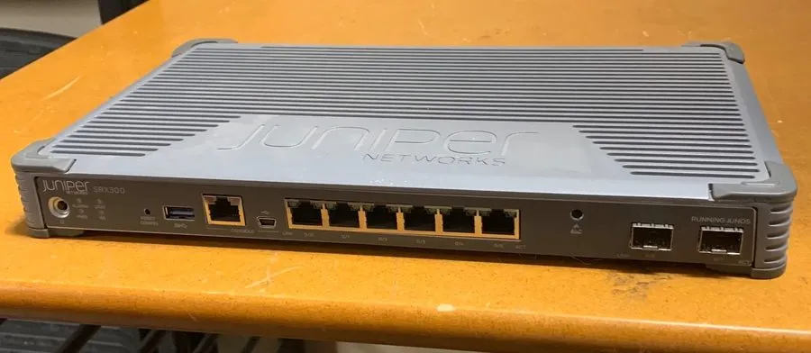 Межсетевой экран Juniper Networks SRX300 Services Desktop Security Appliance
