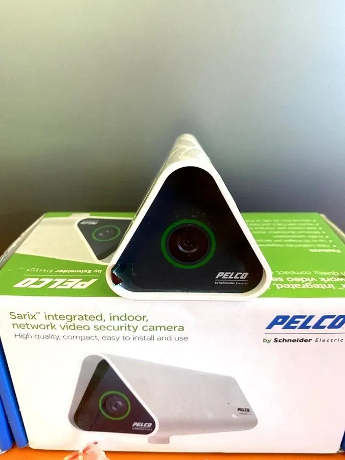 Камера Pelco Sarix Integrated, Indoor Network Video Security Camera IL10-BA