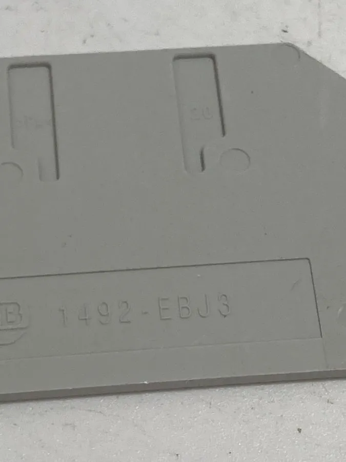 Клеммник ALLEN BRADLEY 1492-EBJ3 END BARRIER GRAY SNAP-ON MOUNTING NNB