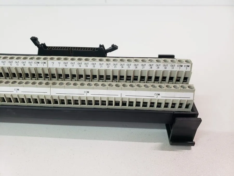 Клеммник Allen Bradley 1492-IFM40F-2 Interface Module Ser A