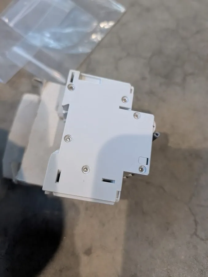 Клеммник Allen Bradley 1492-CB2H070 Breaker 7A