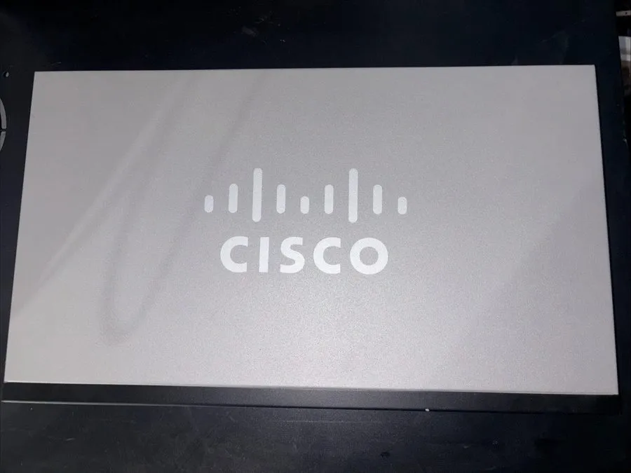 Коммутатор Cisco SF200-24P 24-Port 10/100 PoE Smart Managed Rackmount Switch