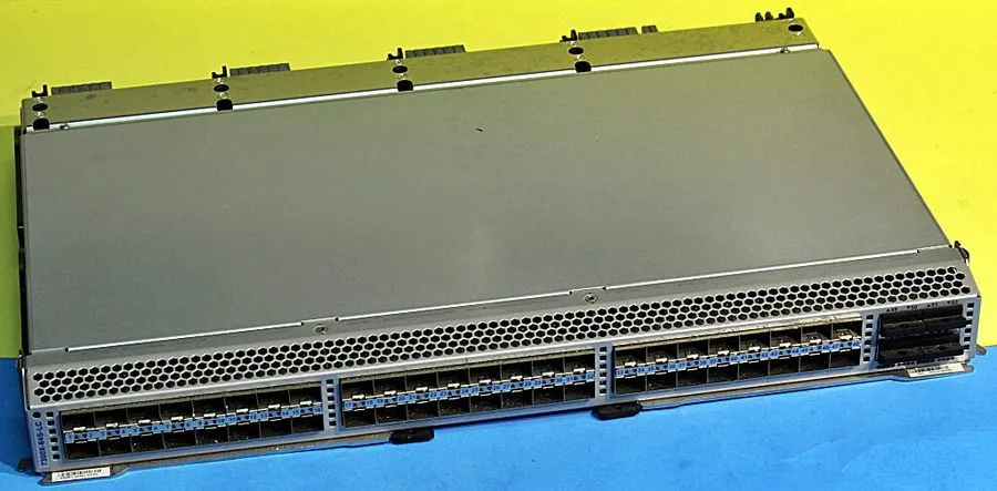 Линейная карта Arista DCS-7300X-64S-LC 48 port 10GbE SFP+ 4 port 40GbE QSFP+ Lin