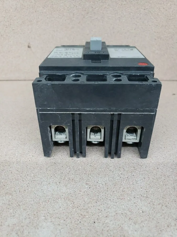 Автоматический выключатель GE TED134070 Circuit Breaker W/ Shunt Trip 70A 3P 480