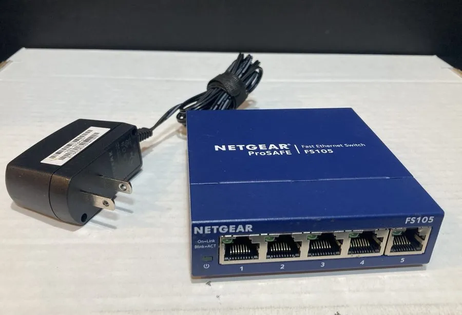 Коммутатор Netgear ProSafe FS105 V3 5-Ports External Desktop Switch Only