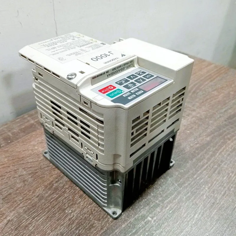 Частотный преобразователь Yaskawa inverter J1000 CIMR-JBBA0006BAA 0.75KW 220V — фото лота 2