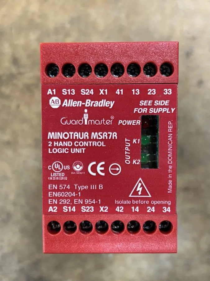 Реле безопасности Allen-Bradley 440R-D23021 MSR7R Series A Safety Relay 24VAC/DC — фото лота 1