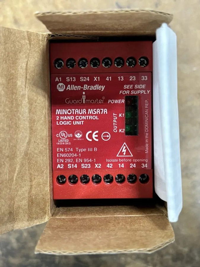 Реле безопасности Allen-Bradley 440R-D23021 MSR7R Series A Safety Relay 24VAC/DC — фото лота 2