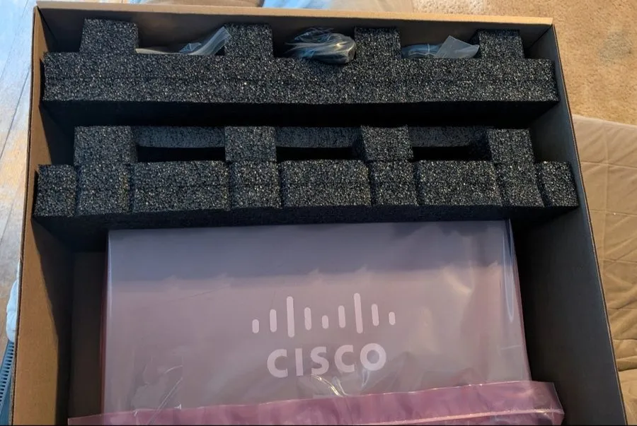 Коммутатор Cisco SG350XG-24F 24-Port 10G SFP+ Stackable Managed Ethernet Switch — фото лота 2