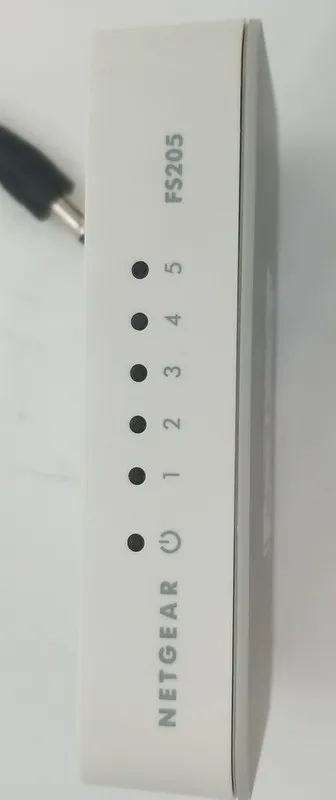 Коммутатор NETGEAR FS205 5-Port Fast Ethernet Switch Plug and Play